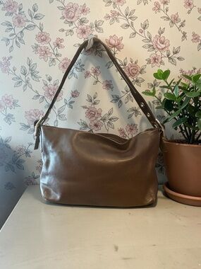 Coach Legacy Dark Brown Leather Shoulder Bag. H056-1417 w/Dustbag!